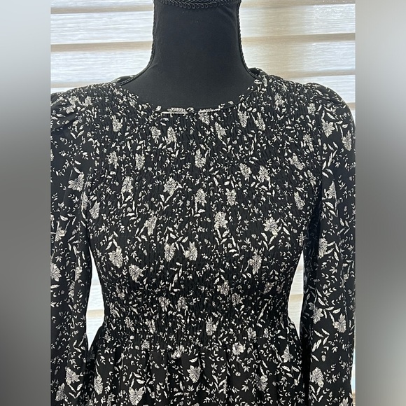 Yakira bella black and white dreas - Picture 2 of 8